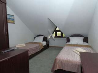 Гостиница Золотое Руно Кабардинка Двухместный номер эконом-класса с 2 отдельными кроватями-9