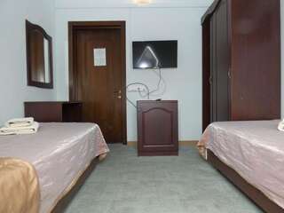 Гостиница Золотое Руно Кабардинка Двухместный номер эконом-класса с 2 отдельными кроватями-11