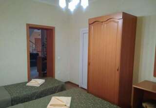 Гостиница Золотое Руно Кабардинка Двухместный номер с 2 отдельными кроватями и собственной ванной комнатой-2